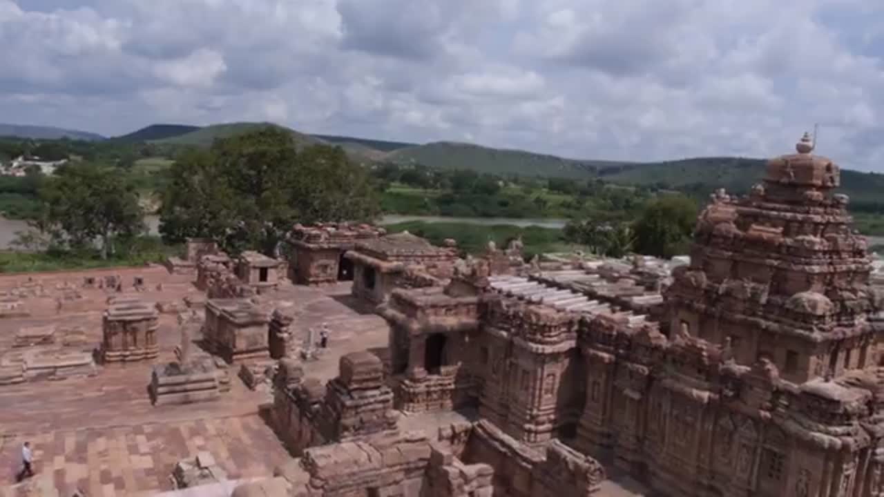 인도 파타다칼 비루팍샤 사원(Pattadakal Virupaksha Temple) 의례와는 정반대방향의 뷰를 보여주는 영상 02