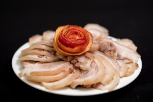 응웬 티 화씨 가정의 요리(삶은 돼지족발) 사진